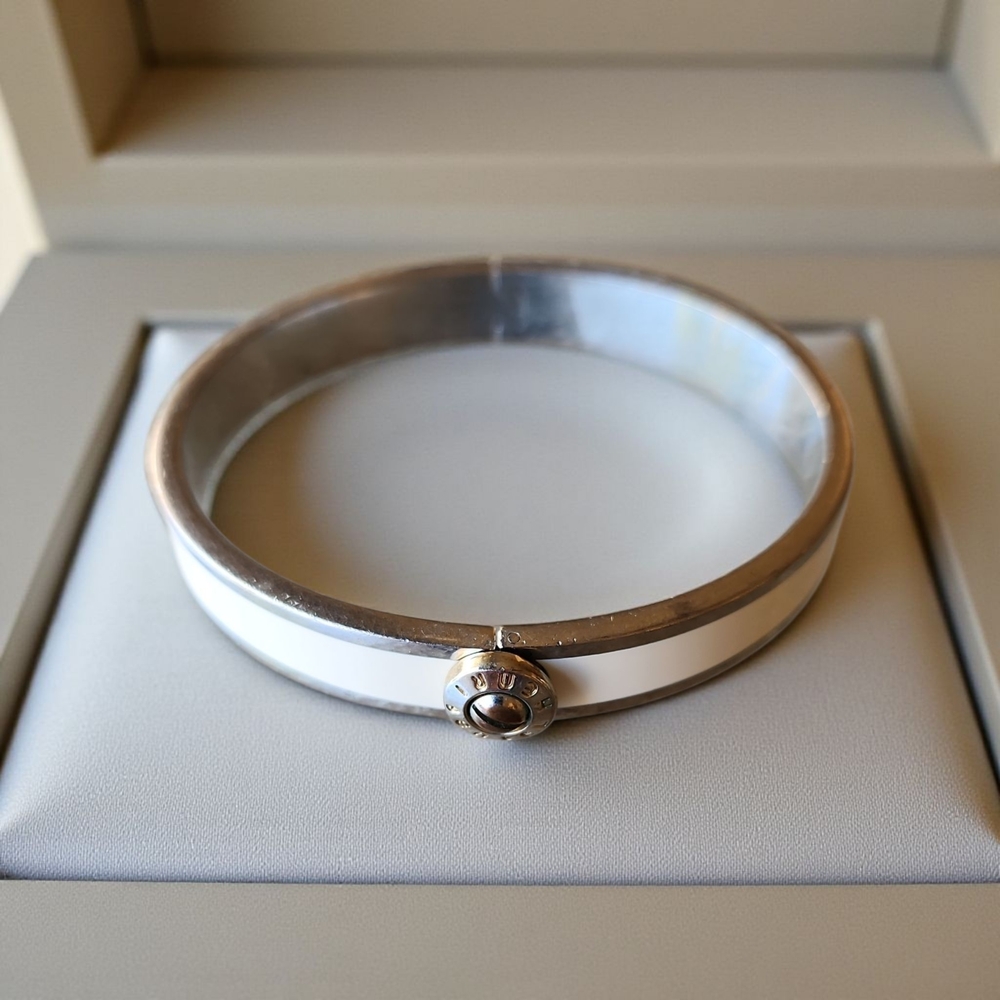 Henri Bendel White Enamel & Silver Bangle - Picture 11 of 11